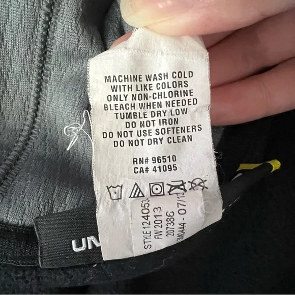 Under Armour Black Full-Zip Hoodie - Picture 6 of 6